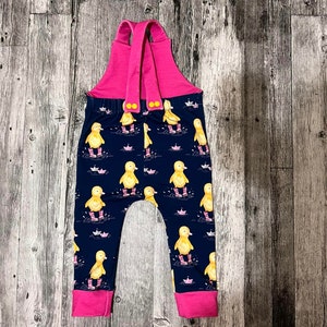 Bianca Duck i rosa gummistövlar sömlöst mönster: Barnrumstygtryck (digital nedladdning) bild 5