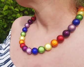 Regenbogen Wunder Perlenkette, klobige große Perle Bunte Festival Halskette, reflektierender Schmuck, Stolz oder LBGTQ Geschenk für Frauen