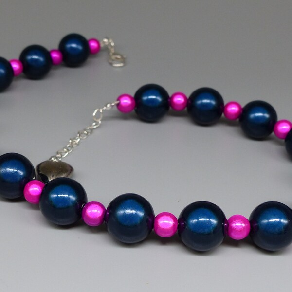 Collier de perles miracles bleu marine et fuchsia, tour de cou perles phosphorescentes indigo et rose fuchsia, grosses perles, accessoire de tenue de mariage, cadeau aux couleurs changeantes