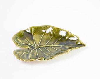 Soap dish, Ceramic Bowl, Ceramic Leaf, Handbuilding Techniques, Gift, Ceramic dish, Bathroom Decor, Green Soap Dish, Ceramics and Pottery