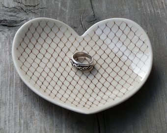 Heart Dish, Ring Dish, Wedding Gift, Wedding Ring Dish, Trinket Dish, Ceramic Dish, Juwelry Dish, Trinket adn Juwelry Holder, Clay Ring Dish