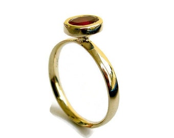 Anillo de compromiso con rubí, corte ovalado, oro amarillo de 14 k, bisel, ajuste cómodo, único, joyería con piedras preciosas.