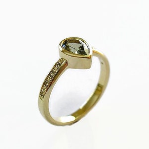Pear Cut Engagement Ring, Green Sapphire Engagement Ring, 14k Yellow gold Ring, Green Stone, Bezel Engagement Ring, Green Sapphire Jewelry