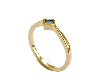 Square Blue Sapphire set in 14 karat Yellow Gold Ring