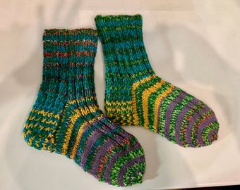 38 39 Merino Polyamid Wollsocken handgestrickt Größe EU 38 - 39 UK 5.5 - 6.5 8 US 7.5 - 8.5 Winter Weihnachtsgeschenk Versandfertig Regenbogen