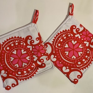 2 MARIMEKKO potholders, hot pads, quilted trivet pot holders, Scandinavian kitchen decor, cotton fabric, Minimalist Ethnic, Shabby Chic