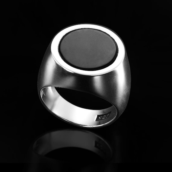 round onyx ring