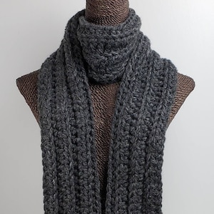 Chunky Wool Blend Crochet Winter Scarf - Dark Grey Heather