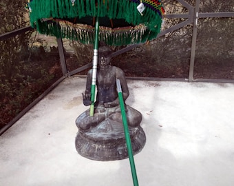 Sombrilla de patio, fuera de condiciones, ornamental, Bali, Indonesia, aprox. 2,13 m x 1,22 m (UNA sombrilla). Variedad de colores disponibles con mástil de color.