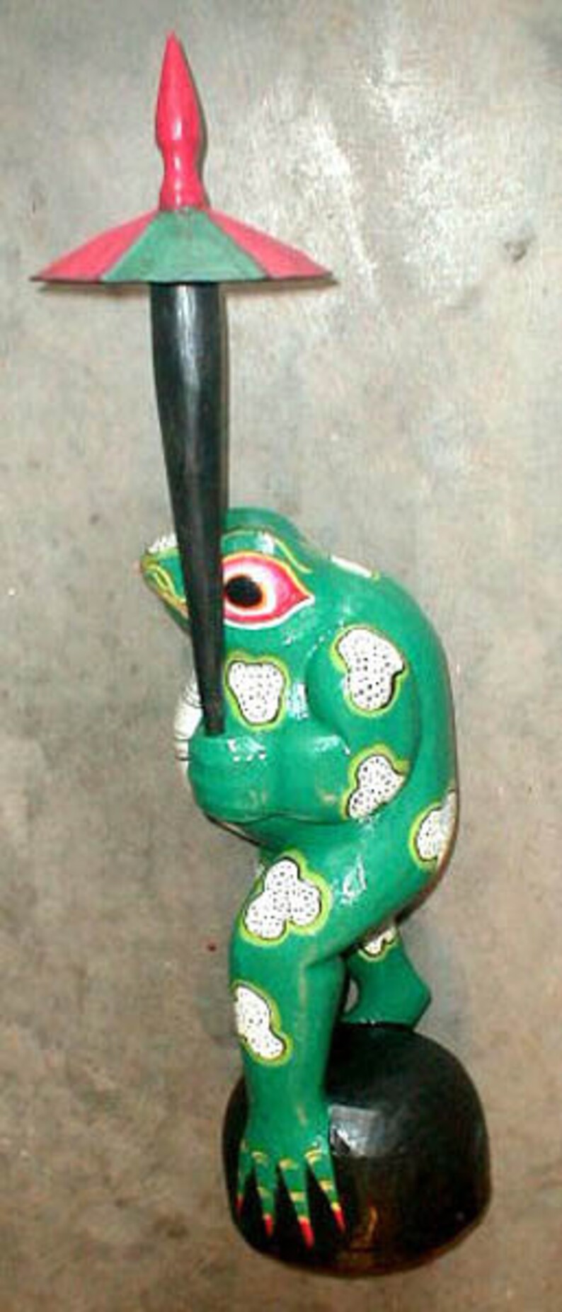 frog with umbrella garden statue