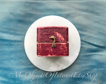 Antique Ring Box Red