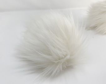 Ivory faux fur Pompom. Cream faux fur pompom.  luxury faux fur pompom.
