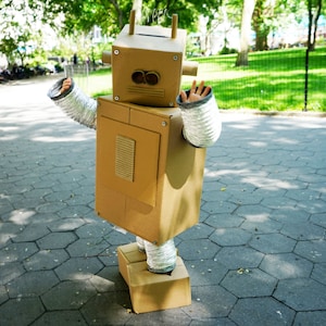 Disfraz de robot con caja de cartón para armar (solo instrucciones)