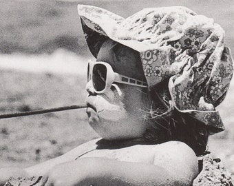 Enfant sur la plage - Carte Postale Photo Vintage par CORBIS 2005 - Carte Postale Photo Art Summer Sand