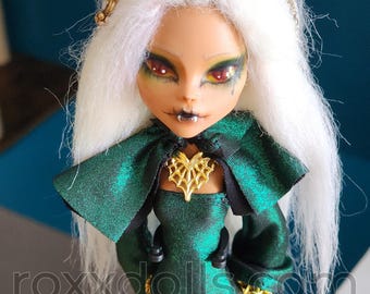 Cordelia - Empress Vampire of Emerald OOAK Monster High repaint upcycle Roxxdoll