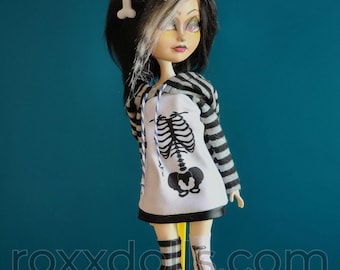 Jeanie - Y2K "Goth Stare" Ever After High doll OOAK upcycle