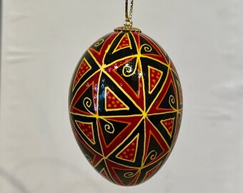 P525R -   Pysanka Ornament --  Traditional 40 Triangle pattern on a Hen eggshell