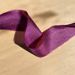 Seidenband | Lebendiges Violett TUSSAR | Pflanzlich, handgefärbt, aus 100% Seide