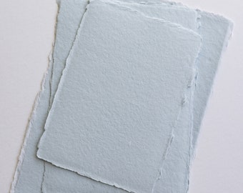 Papel para convite de casamento - Papel de algodão azul claro com borda irregular para convites de casamento e lembretes de data. Papel artesanal reciclado de alta qualidade.