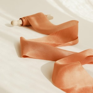 Seidenband | Orange Mandarine HABOTAI | Pflanzlich, handgefärbt, aus 100% Seide