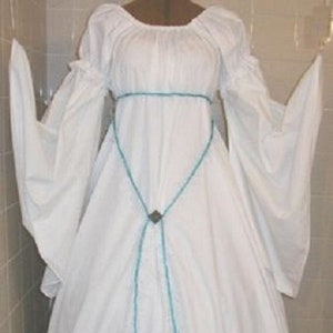 Renaissance  chemise style reenactment costume gown White w/dagged sleeves - brooch & tie belt easy wash