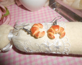 Boucles d'oreilles petits croissants en fimo et acier inoxydable / viennoiserie / boulangerie / pâtisserie / thème gourmand