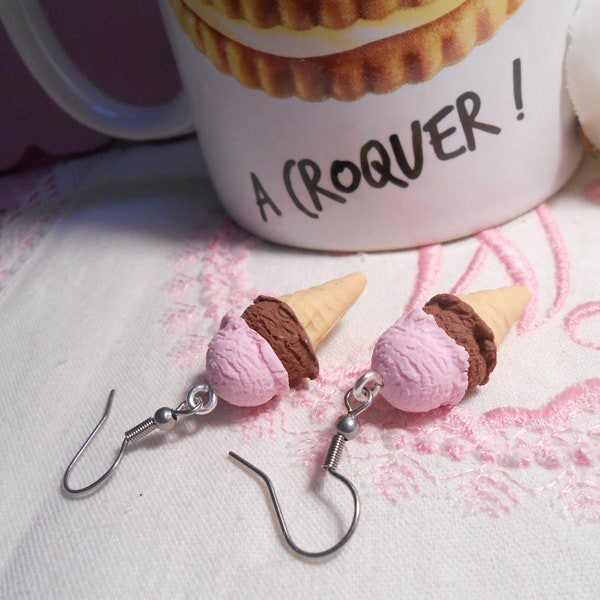 Boucle d'oreilles cornets de glace ( fraise, chocolat ) en fimo