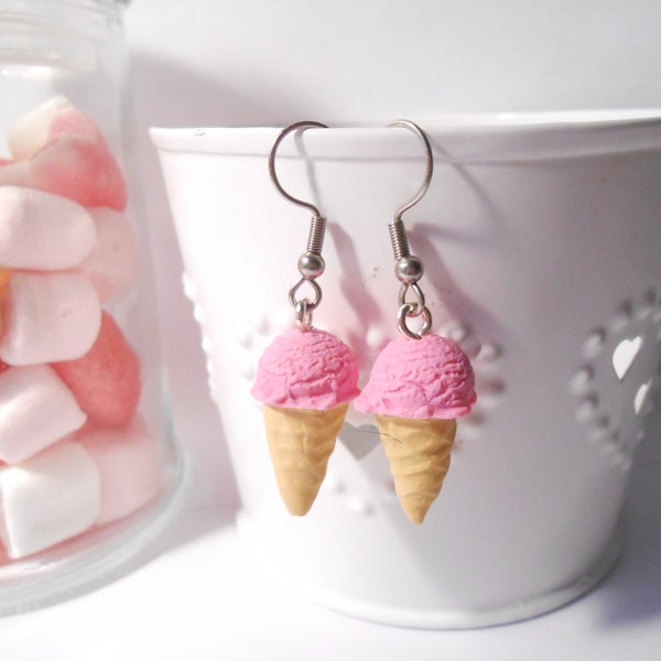 Boucle d'oreille cornet de glace fraise , Boucles d'oreilles gourmands , Boucle d'oreille Kawaii , fimo , polymère , Boucle d'oreille été