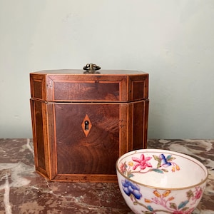 A George III Tea Caddy, inlaid mahogany, octagonal, diamond escutcheon, key for decoration, single.