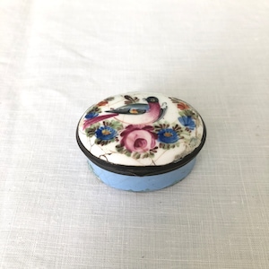 A bilston enamel patch box, Georgian, antique, oval, bird and flowers, light blue, gift.