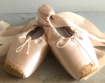 A Pair of en pointe ballet shoes, satin, leather, pink, ribbons, Bloch, size 5.5, light use, gift.