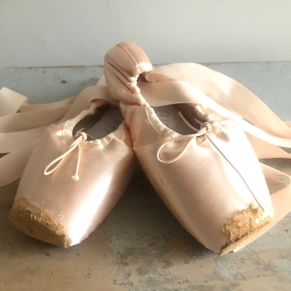 A Pair of en pointe ballet shoes, satin, leather, pink, ribbons, Bloch, size 5.5, light use, gift.