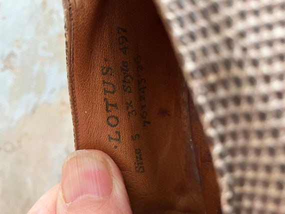 Pretty pair of Ladies Shoes, vintage, Lotus, leat… - image 2