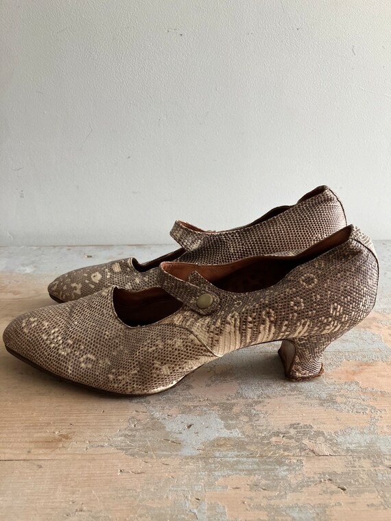 Pretty pair of Ladies Shoes, vintage, Lotus, leat… - image 6