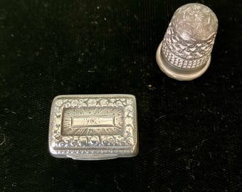 A Georgian Viniagrette, silver, antique, 19th century, rectangular, engine turned, gilt interior, floral design.