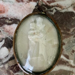 A meerschaum of Mary and infant Jesus, religious cameo, Madonna and child, Mary and Christ.
