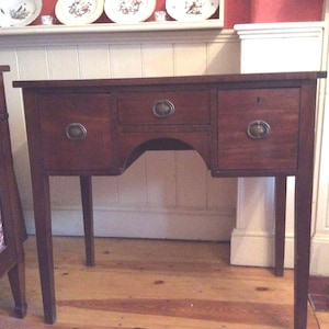 A Georgian Sideboard/Dressing Table.  19th Century Mahogany.  3 drawers.