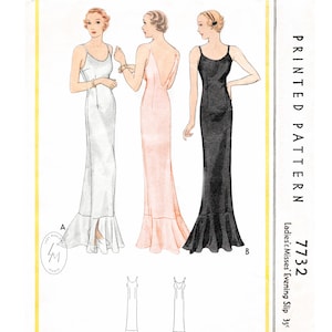 Pode incluir: Um padrão de costura vintage para um vestido de noite sem mangas. O padrão mostra três estilos diferentes do vestido em branco, rosa e preto. O número do padrão é 7732 e o título é "Ladies' & Misses' Evening Slip 35c."