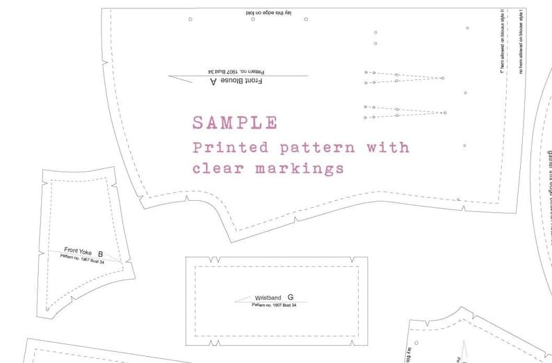 Pu&ograve; includere: Un cartamodello da cucito in bianco e nero per una blusa con segni chiari. Il cartamodello include pezzi per la parte anteriore della blusa, il davanti del collo e il polsino. Il testo "SAMPLE Printed pattern with clear markings" &egrave; stampato sul cartamodello.