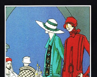 Op de afbeelding: Illustratie van drie figuren in vintage mode. Eén figuur draagt een groene jas en een witte hoed met groene rand. Een andere figuur draagt een rode jurk en een rode hoed. De achtergrond toont een blauwe lucht en een stadsgezicht.