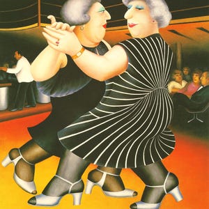 Puede incluir: Ilustración de dos mujeres bailando en un club. Una lleva un vestido negro, la otra un vestido a rayas blanco y negro. Ambas llevan tacones plateados y tienen el pelo gris. Un hombre con camisa blanca está en el fondo.