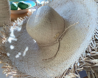 Large brim raffia hat with fringe, ladies wide brim straw hat, summer hat, casual straw hat, beach hat, sun hat with fringe