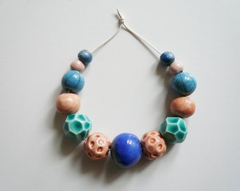 perline ceramica azzurre e rosa - perline per collane - perline ceramica per creare gioielli originali - idea regalo per amica