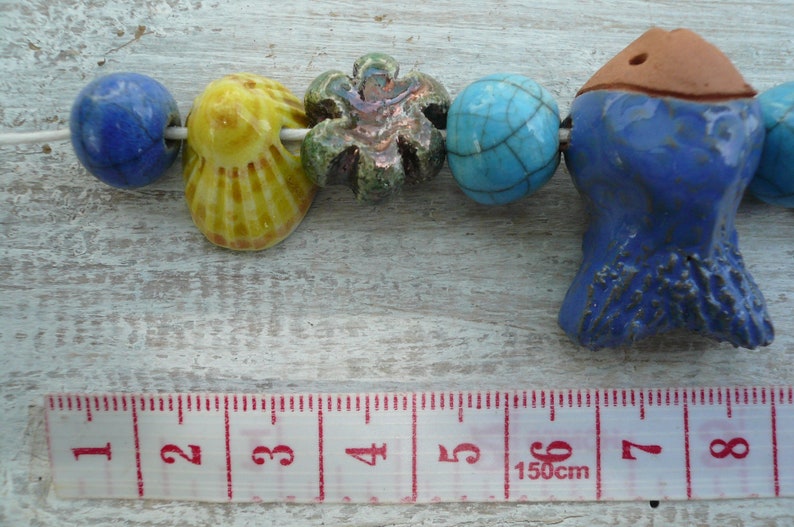 9 perline in ceramica con perla focale a forma di pesce perline per collana e gioielli estivi perline ceramica raku regalo amica image 8