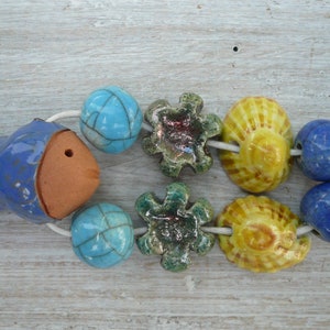 9 perline in ceramica con perla focale a forma di pesce perline per collana e gioielli estivi perline ceramica raku regalo amica image 4