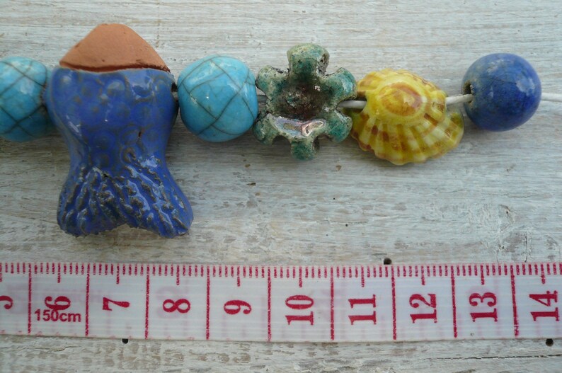 9 perline in ceramica con perla focale a forma di pesce perline per collana e gioielli estivi perline ceramica raku regalo amica image 9