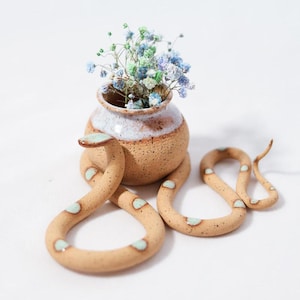 Keramik Snake, Bud Vase von Carter + Rose