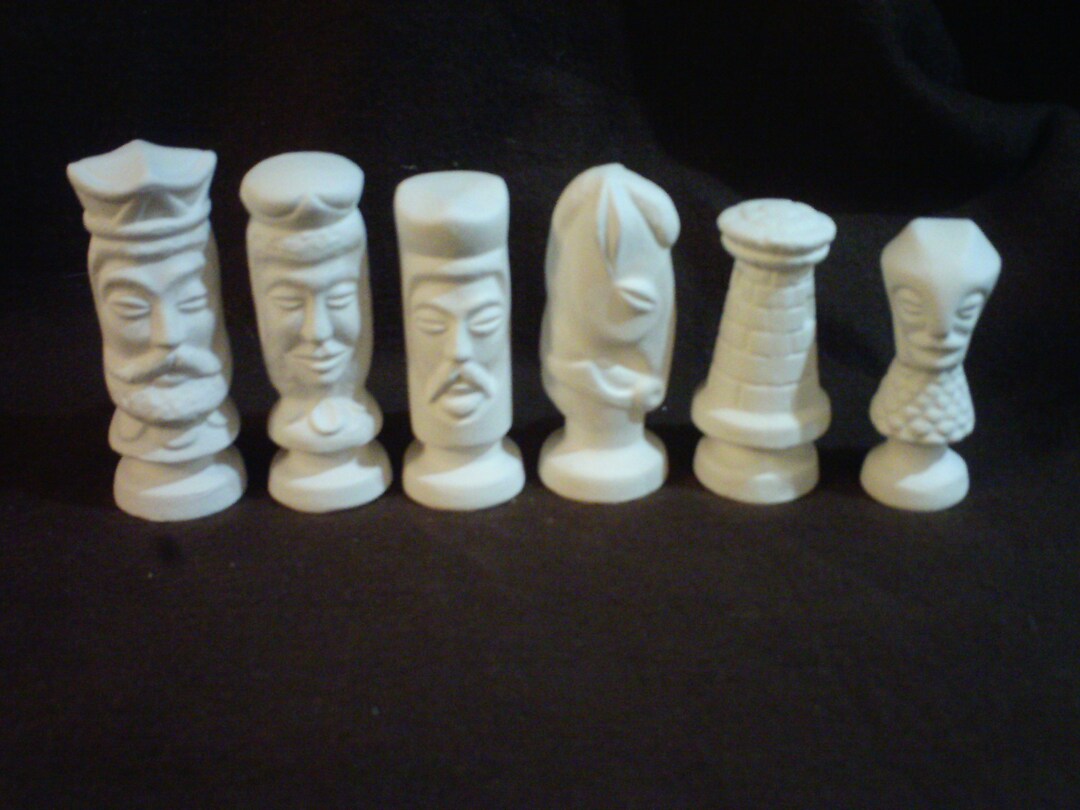 Ceramic Bisque 32 Piece Spanish Armor Piece Chess Set Unpainted Ready
