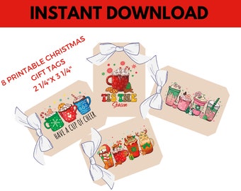 Könnte beinhalten: Acht druckbare Weihnachtsgeschenkanhänger mit einem Wintergetränke-Motiv. Die Anhänger sind 5,7 cm x 8,3 cm groß und zeigen Illustrationen von Tassen mit heißer Schokolade, Kaffee und anderen Wintergetränken. Der Text auf den Anhängern lautet "Have a Cup of Cheer", "Tis the Season" und andere festliche Sprüche.