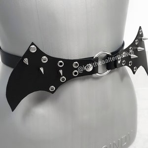 Gothic Waist Belt With Bat Wings
